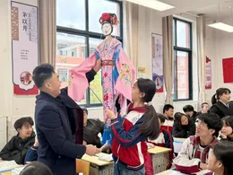 传承红色基因 融汇非遗魅力 “扣好人生第一粒扣子”主题活动走进辰溪修溪镇学校
