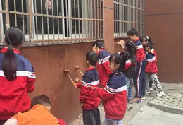 洪江市芙蓉小学:师生携手焕新墙 共绘校园文明景