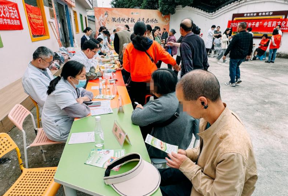 湖南医药学院总医院开展义诊活动