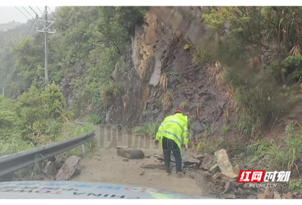 暴雨中的通信“守护者” 怀化铁塔迎战恶劣天气 全力保障通信畅通