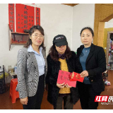 绥宁县妇联联合中国人寿慰问患病贫困妇女