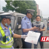 双清交警严查校车 筑牢复学安全屏障