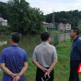 新邵：常务副县长杨肇晖巡河调研河道保洁工作