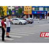 邵东：拉上一条彩带 送上一份关爱