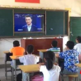 新邵陈家坊镇组织中小学生收看开学第一课