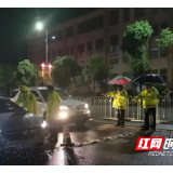 邵东公安：交警夜查酒驾 筑牢安全防线