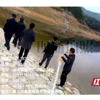 邵东：河长向非法撒网捕鱼亮剑