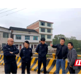 邵东牛马司镇：发挥河道警长巡河作用，整治河岸环境卫生