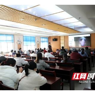 省儿童医院专家团队至隆回县人民医院义诊授课