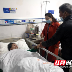 邵阳市第一中学春节前走访慰问退休党员、教师