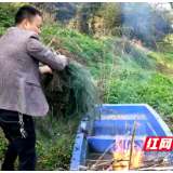 新宁县金石镇销毁“三无船舶”
