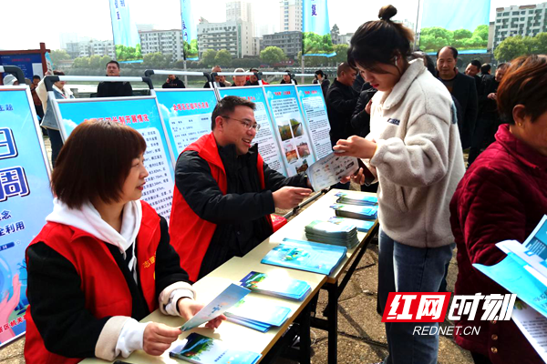 开展“世界水日”“中国水周”宣传活动 北塔志愿者在行动_邵商网