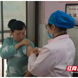邵阳县塘渡口镇干部群众踊跃接种新冠疫苗