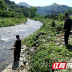 新宁靖位乡保护河道在行动