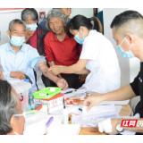 新邵陈家坊镇：将老人送上“健康快车”