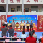 隆回：爱心人士送心意  2203个孩子穿新衣