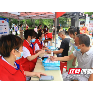 邵医志愿服务队“邻居节”上放光彩