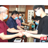 新邵“育才行动”点亮大学新生梦想之光