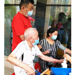 邵阳县：上门接送接种疫苗 实事办到家门口