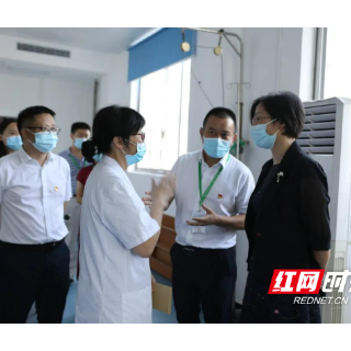 邵阳市卫健委一行到邵阳市中西医结合医院开展医师节慰问活动