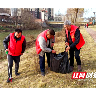 邵东两市塘街道：清理桐江河河道垃圾  创造美丽宜居环境