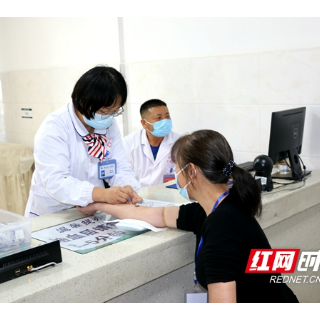 隆回县总工会组织各级劳模至县人民医院进行健康体检