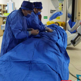 邵阳市中心医院本部、东院通力合作，为71岁内瘘堵塞患者开辟“绿色通道”