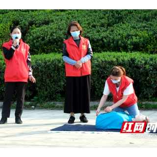 隆回人民医院联合县红十字会举行急救科普公益活动
