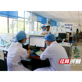 可怕！大伯患牙周炎牙齿快掉光，隆回县人民医院口腔科还大伯“好牙口”