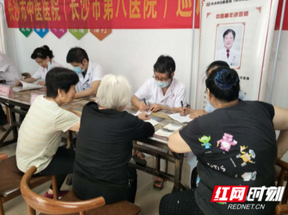 社区好女儿志愿服务中心送知识送健康 传快乐传安全