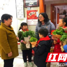 学习雷锋好榜样 志愿服务暖人心