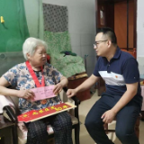 暖心送达“光荣在党50年”纪念章
