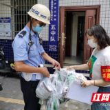 暖心物资送一线 齐心协力抗疫情