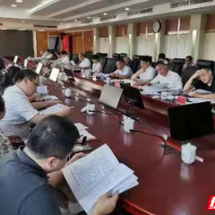 周春晖主持召开区委常委会会议