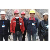 风险警示不放松 应急知识挂胸前