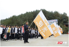 我是积极少年 强国一代有我  保靖2000学子在陇木峒研学基地宣誓做“积极少年