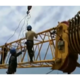 视频 | 徒手攀爬百米高塔 他们每一步都让人心惊肉跳！