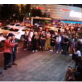 视频 | 杨宗纬惊现长沙街头？ 草根歌手献唱引围观！