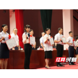 视频 | 鲜花掌声送给他们!雨花区表彰199名“四有”好教师