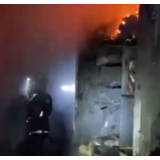 视频 | 长沙一高楼突发大火  消防火海中“抢"出三人