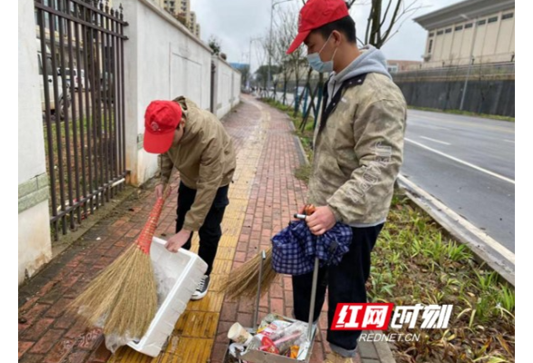 雷锋故乡学子学雷锋  于平凡小事见微光