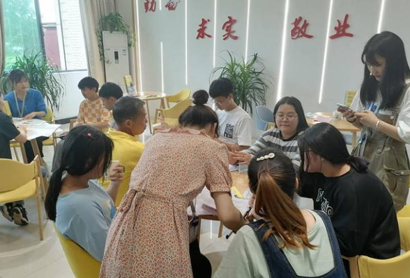 “中职热”升温 长沙经贸职业中专就业升学双导向