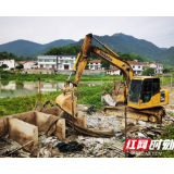 先拆“心墙”再破围墙，让河道重现岸绿景美