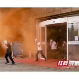 办公楼突发“火灾”怎么办？这场消防演练告诉你