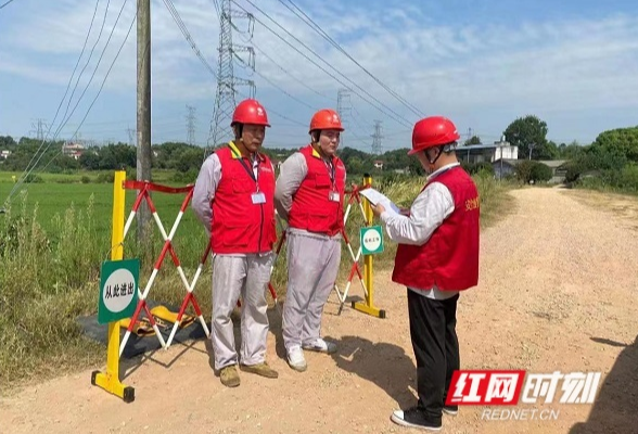 一个电话请来“电雷锋” 潺潺河水为稻田“解渴”