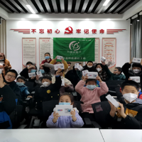 530台电话手表爱心送达 五社联动传递浓浓真情