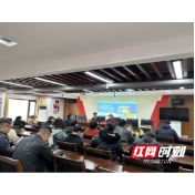 “反诈宣传+交通安全”为居民平安扣好双保险