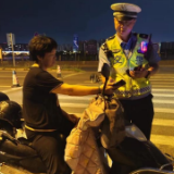 “夜查+宣传+劝导” 掀起夏季夜间道路交通联合整治风暴 