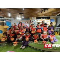 “扫黄打非”进书店 护苗行动伴成长