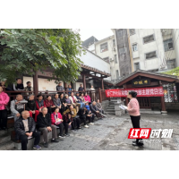 岁在金秋满园香 情动小巷引清风